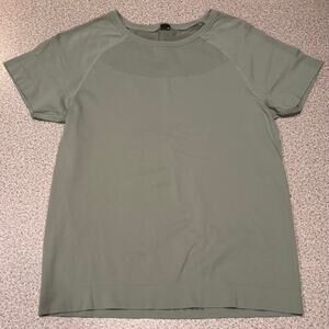 Mondetta Seamless Mesh-Vented Performance T-Shirt - Size M